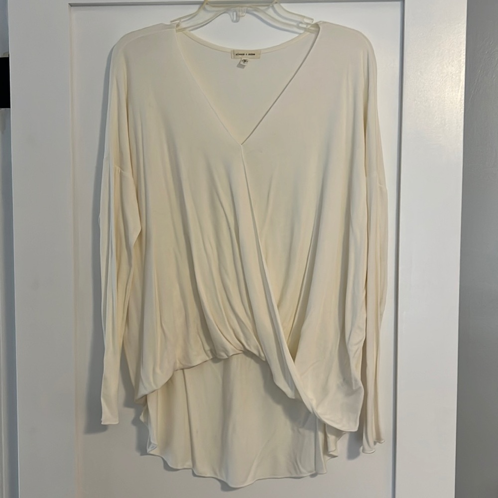 Long sleeve bubble front top. Size L.